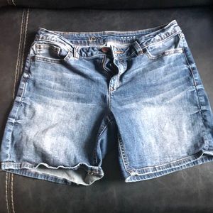 Size 10 Lauren Conrad jean shorts
